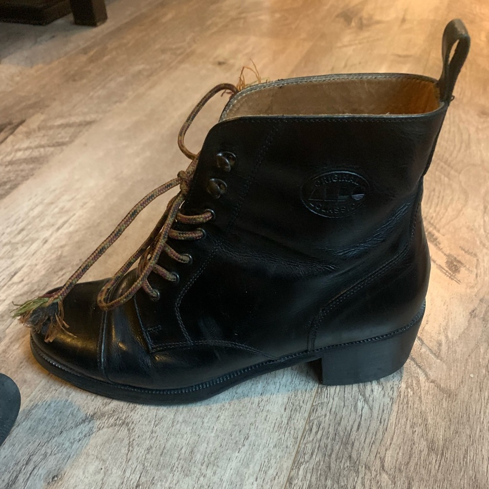 Vintage ALDO boots made in Italy combat leather classic heel size 6.5 (37)